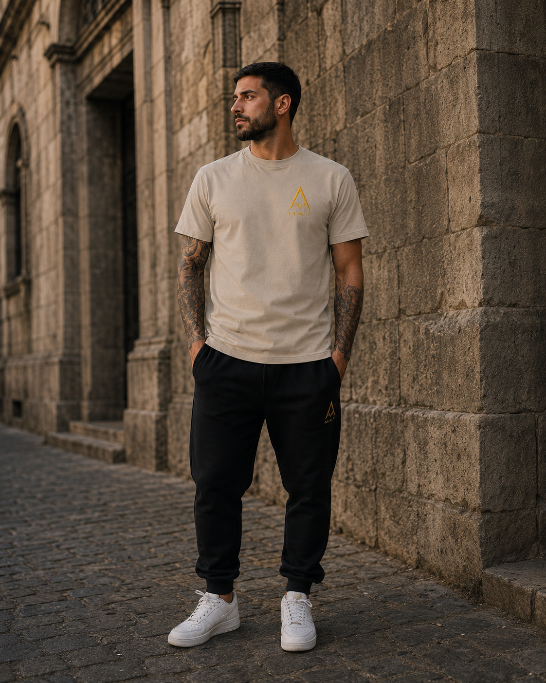 MAT ESSENTIAL LOGO TEE